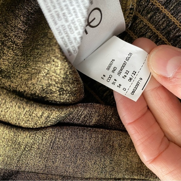 NWT Sam Edelman Edith Split Neck Gold Metallic Top Size XS Long Sleeve V-Neck - Picture 12 of 16